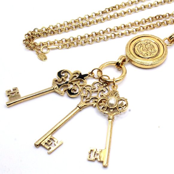 Joan Rivers Contemporary Multi Keys Intaglio Pendant Signet Etruscan Style Neckl - Picture 5 of 14